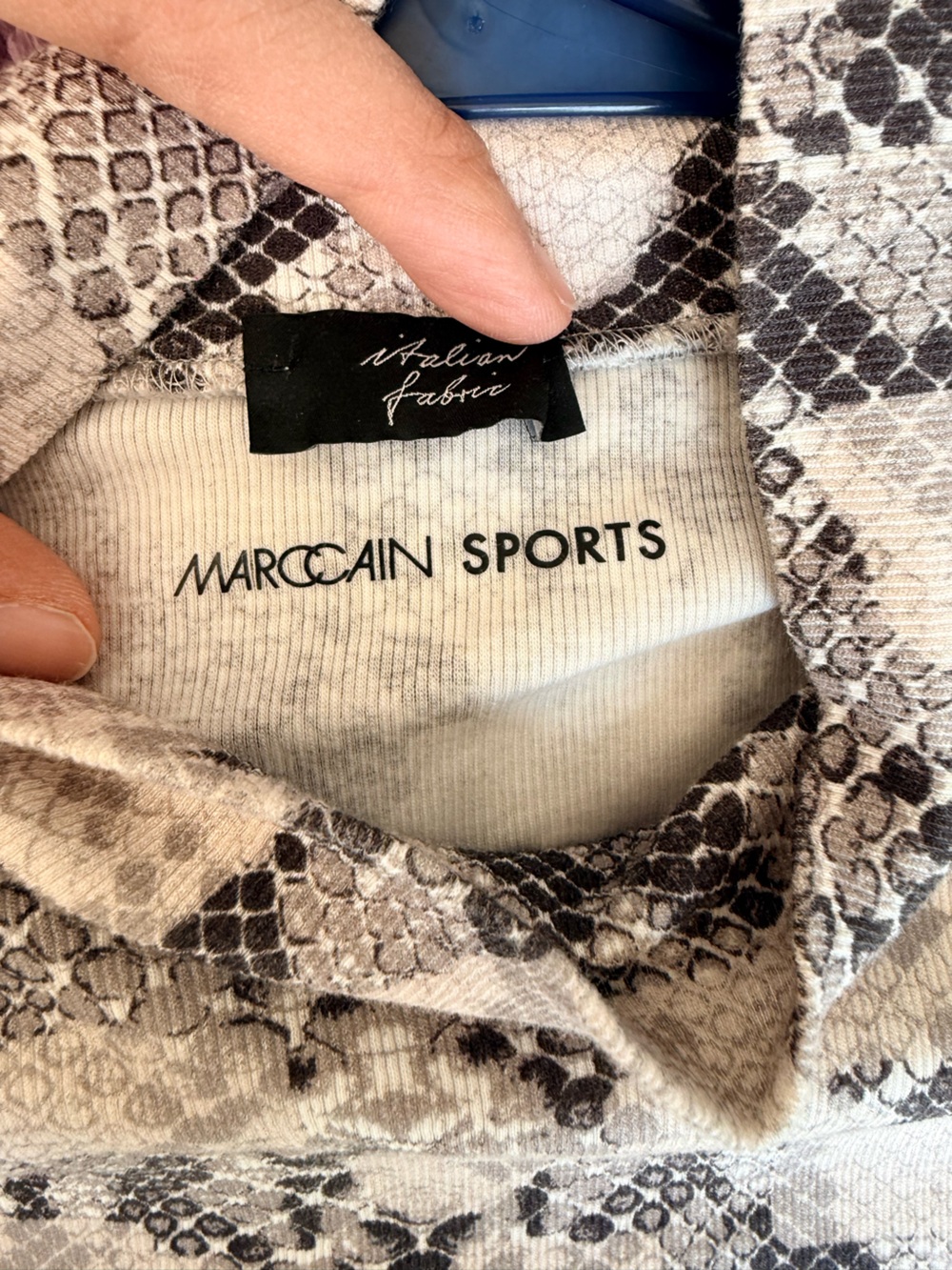 MARCCAIN SPORTS Mock Neck Long Sleeve Top (medium)(new) - Picture 2 of 4